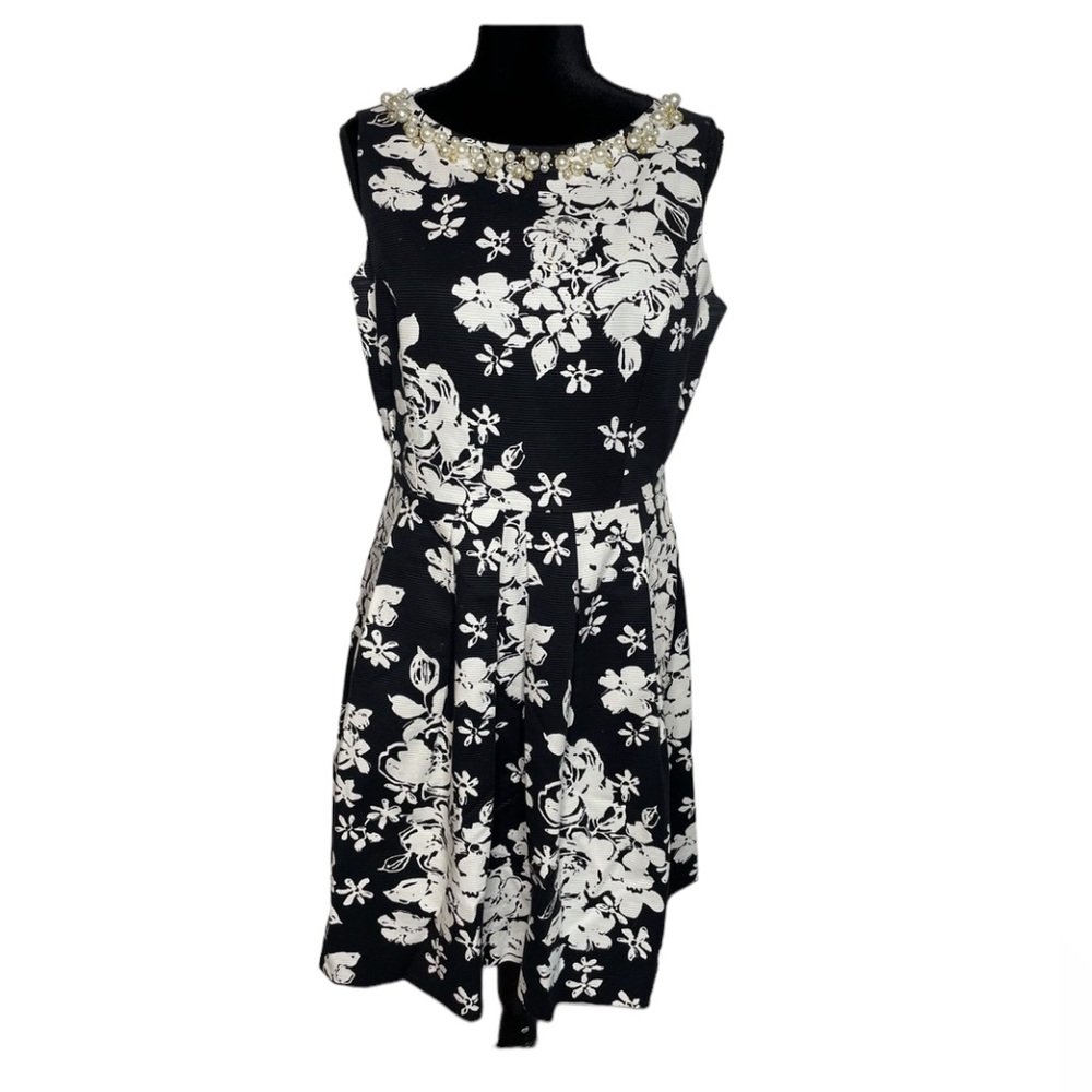 Tahari Black and White Floral Sleeveless Wedding Dress with Embellished Neckline